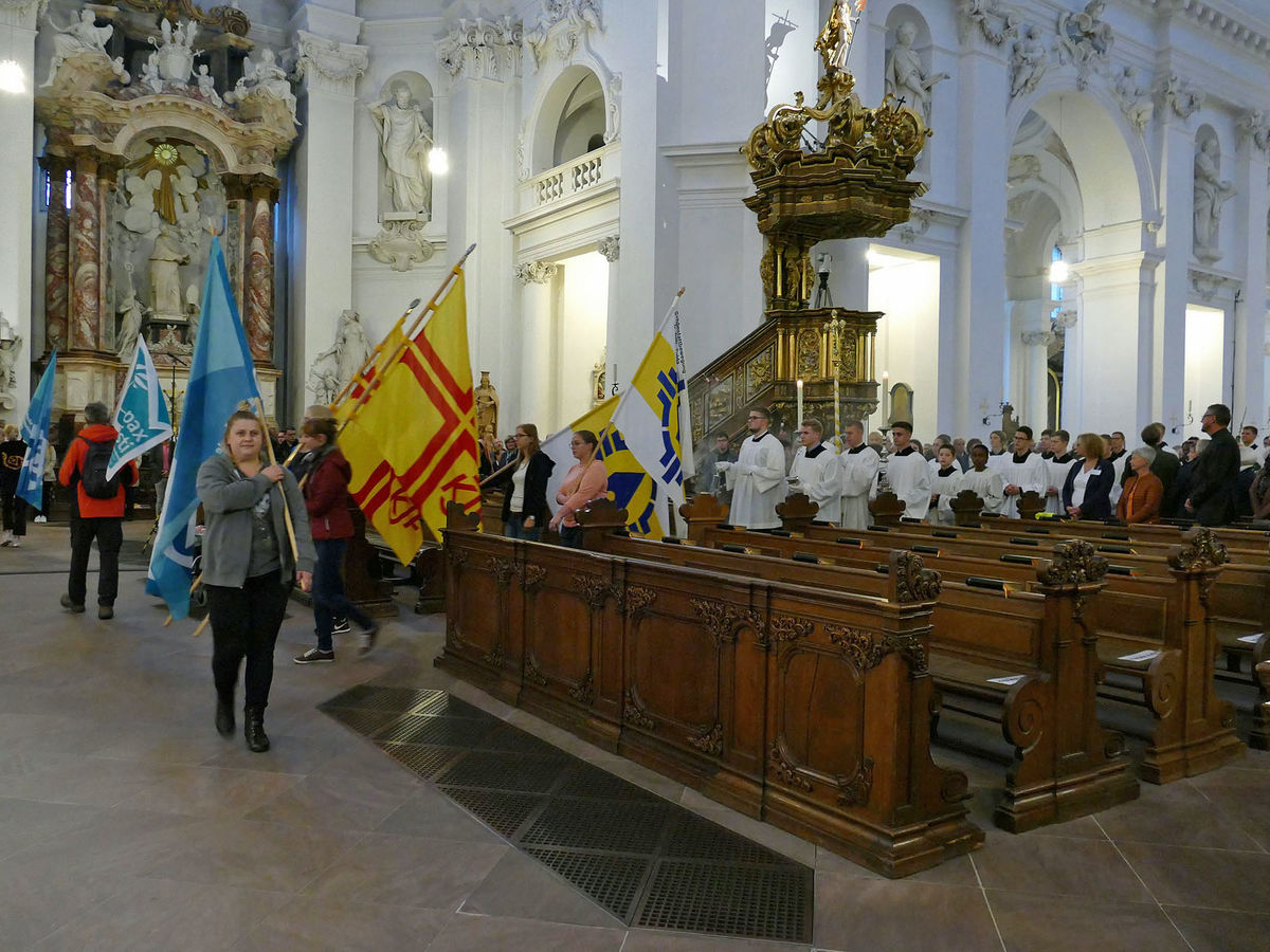 Abschlussvesper der Bischofskonferenz mit Austeilung des Bonifatiussegens (Foto: Karl-Franz Thiede)